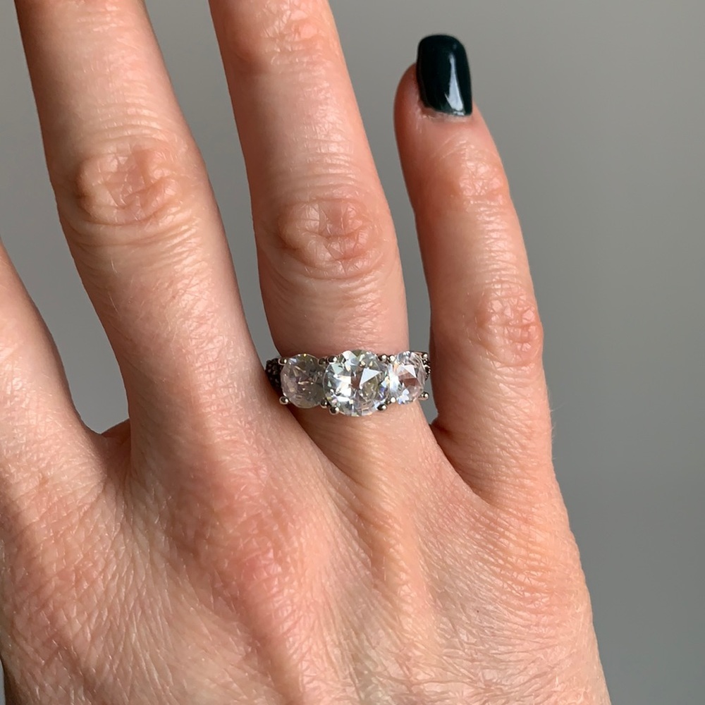 White and Black Gemstone cocktail ring